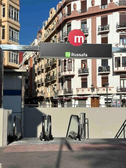 Cozy Apartamento En Ruzafa Para 2-4 Personas Con Aire Acondicionado Y Salida Directa A Terraza Valenza Esterno foto